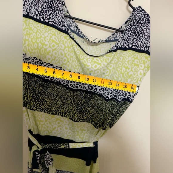 ✨Banana Republic Short Sleeve Green Cheetah Print Dress Size L - Picture 9 of 10